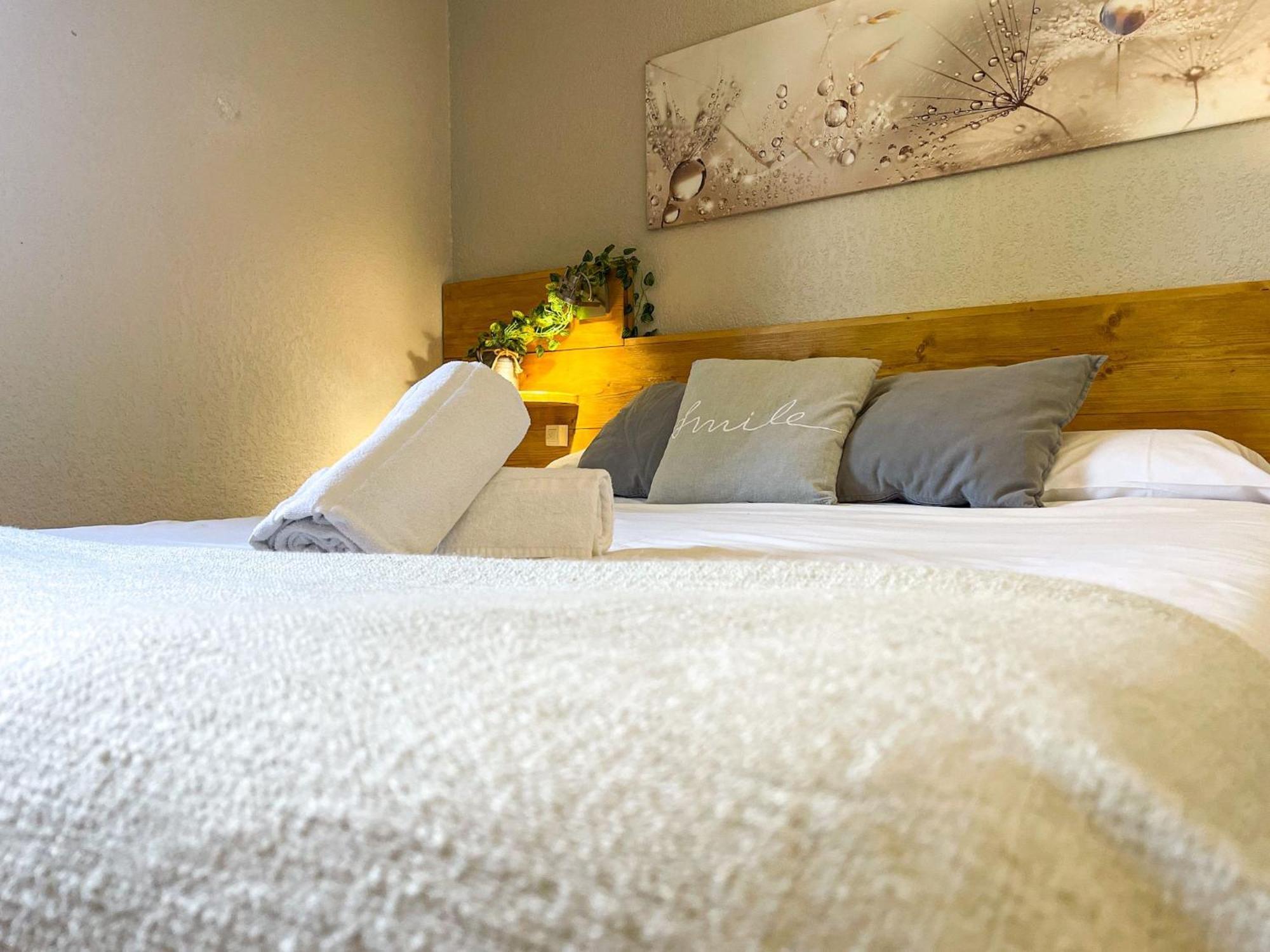 Apartamento Ideal Para Parejas En Enveitg Buitenkant foto